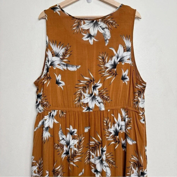 Torrid Womens 3X Hi Low Charlis Floral  Tank - Picture 10 of 13